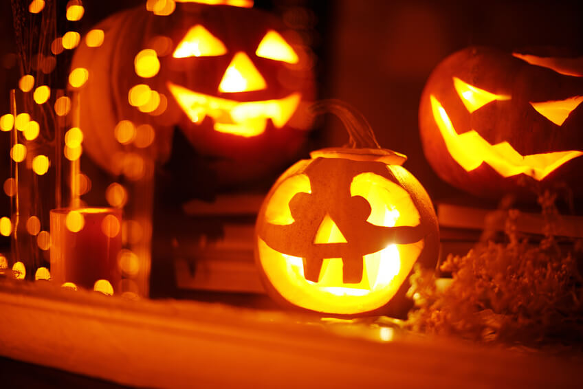 Jack o lanterns in dark window